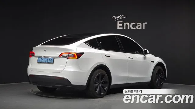 Tesla Model Y — Фото автомобиля 2