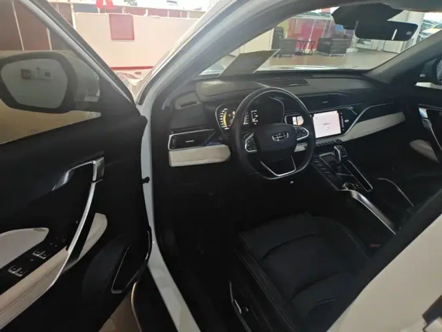 Geely Boyue — Фото автомобиля 15