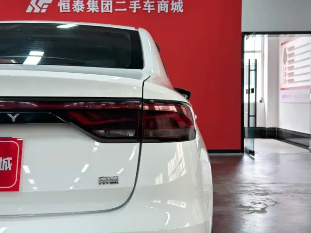 Geely Emgrand — Фото автомобиля 12