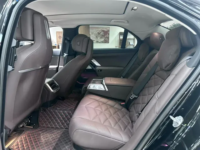BMW 7 Series — Фото автомобиля 7