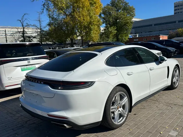 Porsche Panamera — Фото автомобиля 12