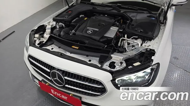Mercedes-Benz E-Class — Фото автомобиля 6