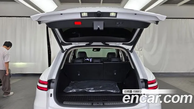 Genesis GV70 2.5T Бензин 2WD — Фото автомобиля 17