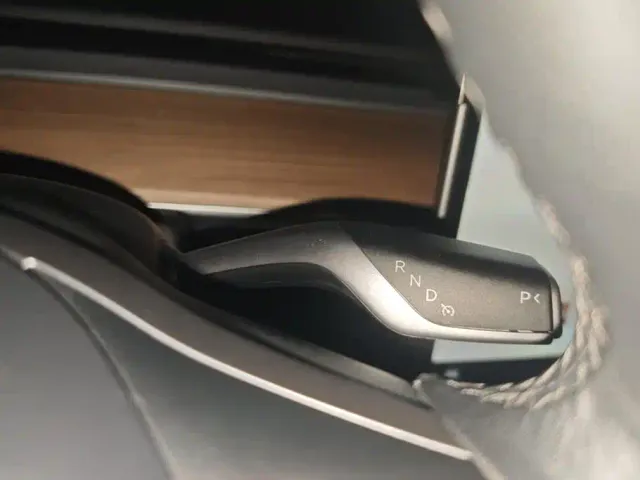 Tesla Model 3 — Фото автомобиля 16