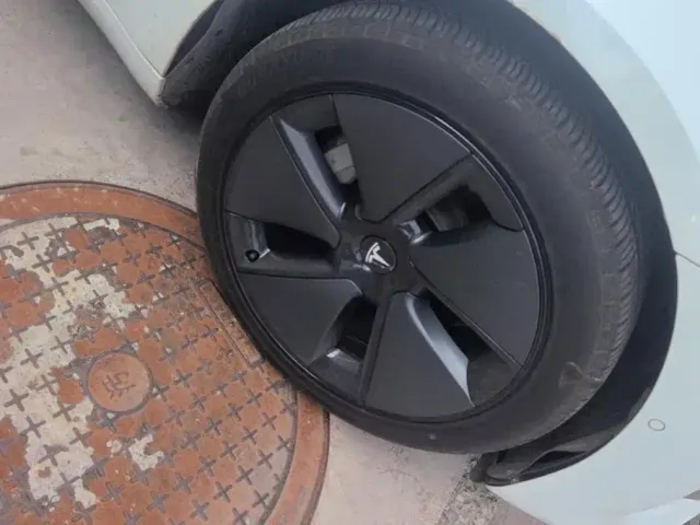Tesla Model 3 — Фото автомобиля 6