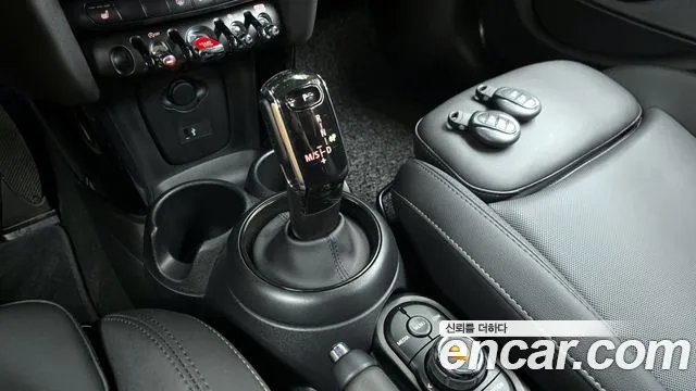 Mini Cooper Cooper 5 дверей Classic — Фото автомобиля 9