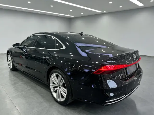 Audi A7L — Фото автомобиля 9