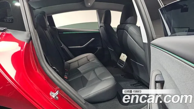 Tesla Model 3 — Фото автомобиля 10