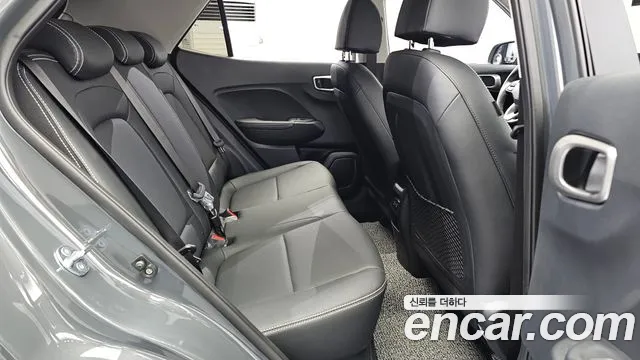 Hyundai Venue — Фото автомобиля 11