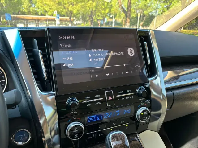 Toyota Vellfire — Фото автомобиля 13