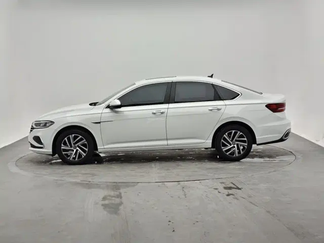 Volkswagen Lavida — Фото автомобиля 2