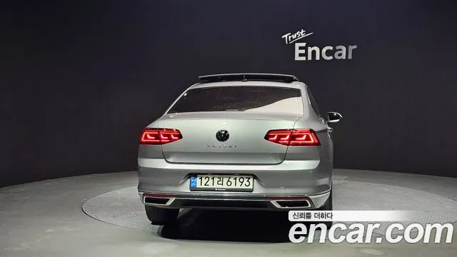 Volkswagen Passat — Фото автомобиля 4