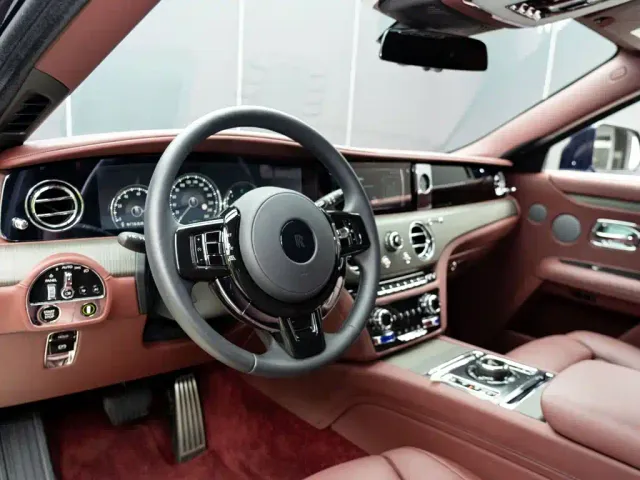 Rolls-Royce Ghost — Фото автомобиля 10