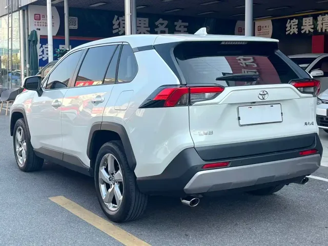 Toyota RAV4 — Фото автомобиля 6
