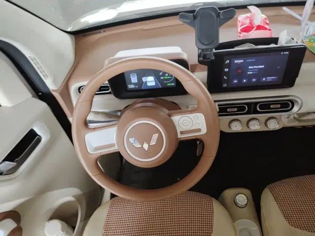 Wuling Hongguang Mini EV — Фото автомобиля 6