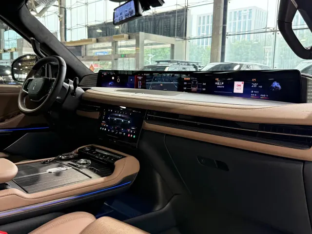 Lincoln Navigator — Фото автомобиля 10