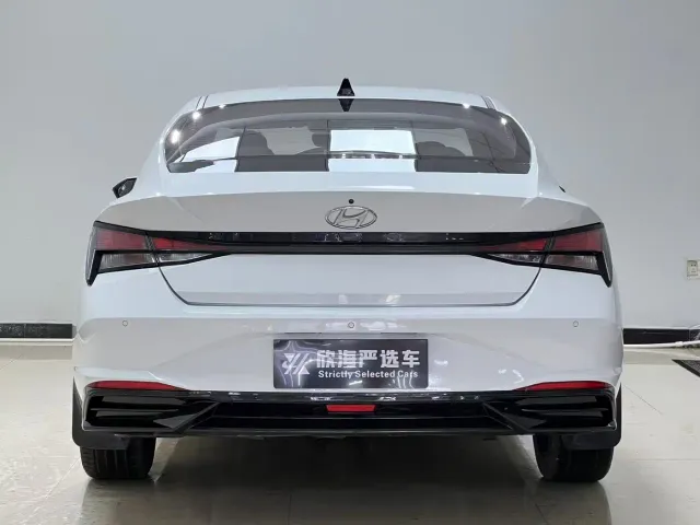 Hyundai Elantra — Фото автомобиля 5