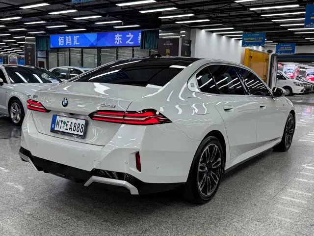 BMW 5 Series — Фото автомобиля 6
