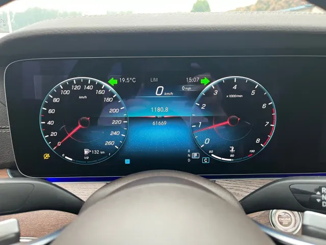 Mercedes-Benz E-Class — Фото автомобиля 7
