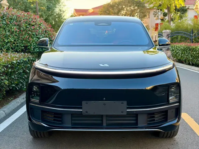 Li Auto L9 — Фото автомобиля 2