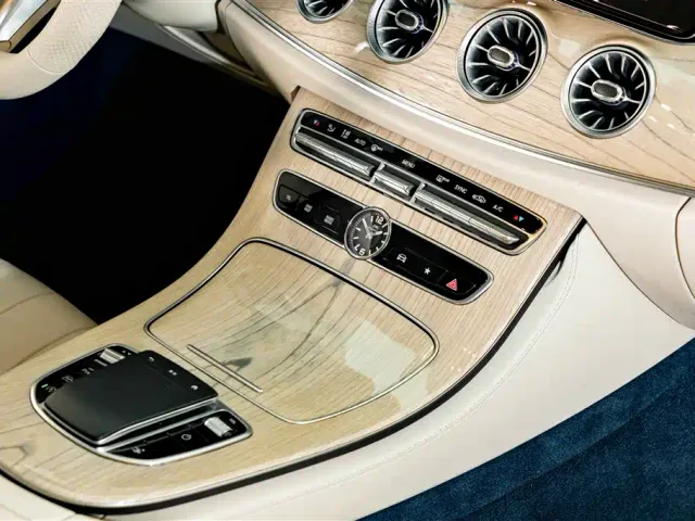 Mercedes-Benz E-Class — Фото автомобиля 20