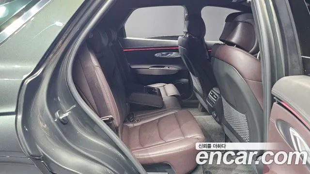 Genesis GV70 — Фото автомобиля 18
