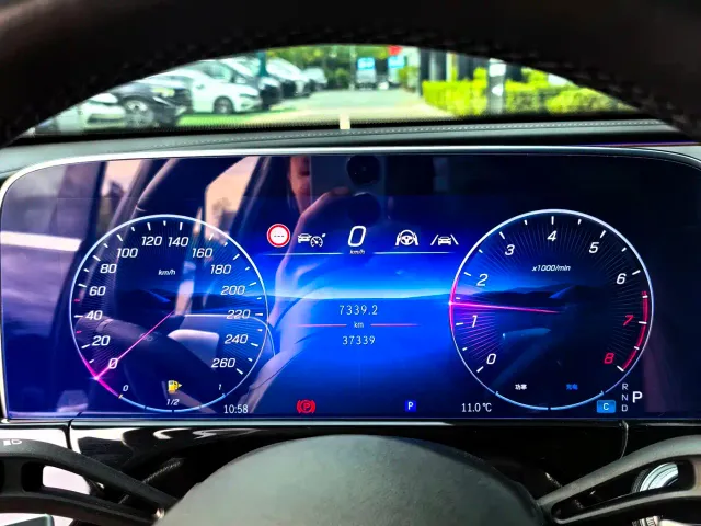 Mercedes-Benz E-Class — Фото автомобиля 11