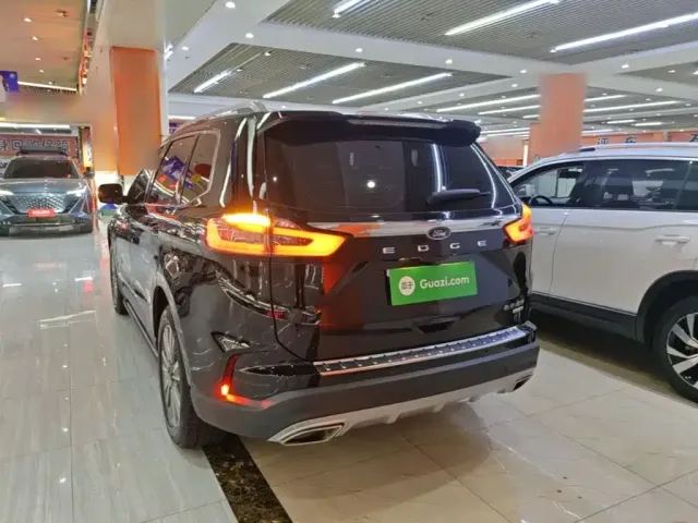 Ford Edge — Фото автомобиля 4