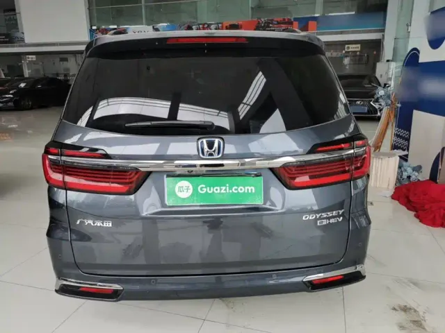 Honda Odyssey 2022 2.0L e:HEV Sharp Supreme Edition — Фото автомобиля 5