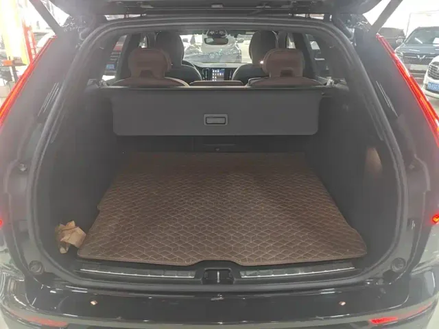 Volvo XC60 — Фото автомобиля 18