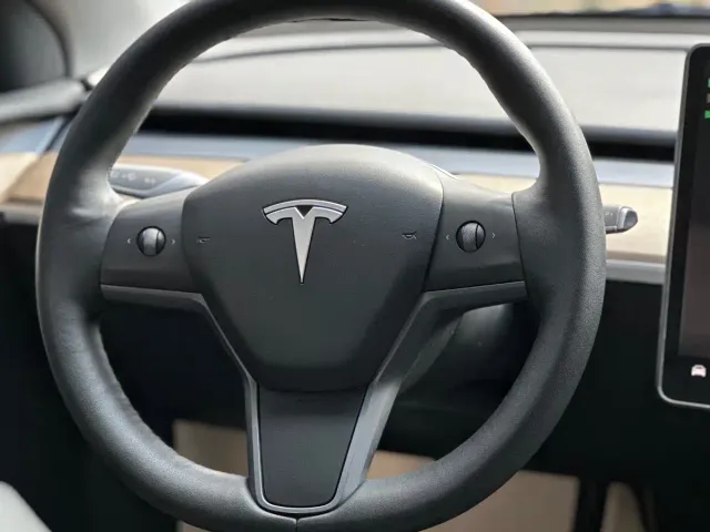 Tesla Model Y — Фото автомобиля 14