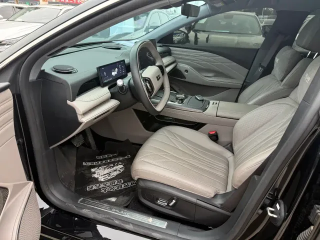 Geely Galaxy Xingyao 8 — Фото автомобиля 4