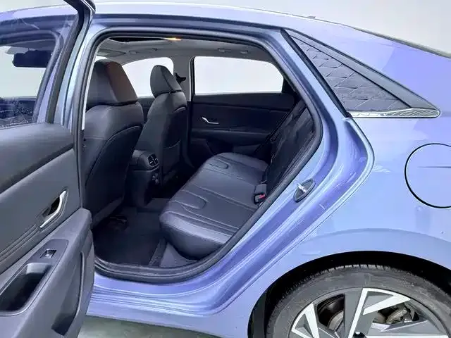 Hyundai Elantra — Фото автомобиля 6