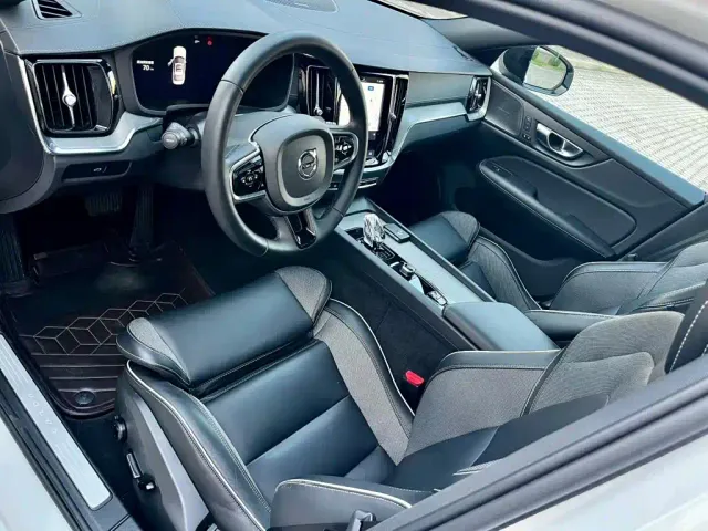 Volvo S60 — Фото автомобиля 7