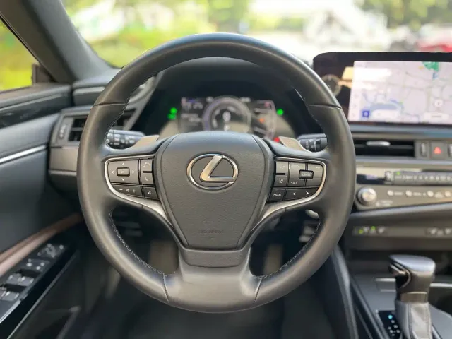 Lexus ES — Фото автомобиля 10