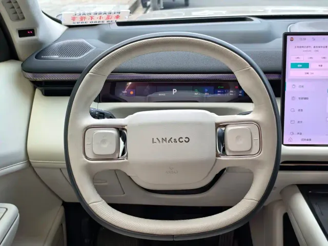 Lynk & Co 900 — Фото автомобиля 6
