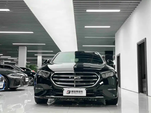 Mercedes-Benz E-Class — Фото автомобиля 2