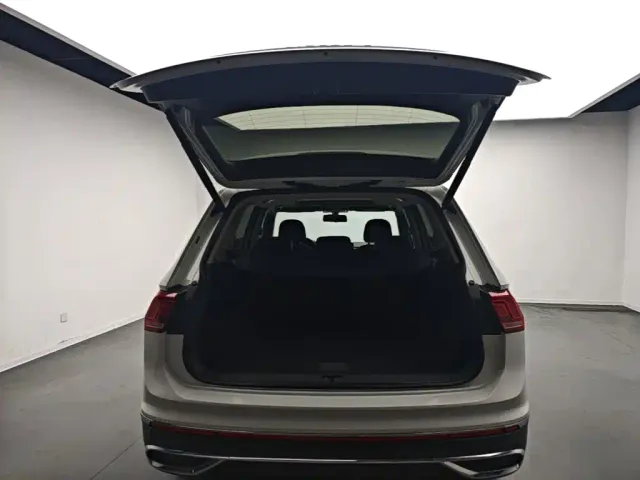 Volkswagen Tiguan L — Фото автомобиля 18