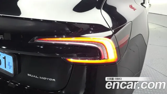 Tesla Model 3 — Фото автомобиля 8