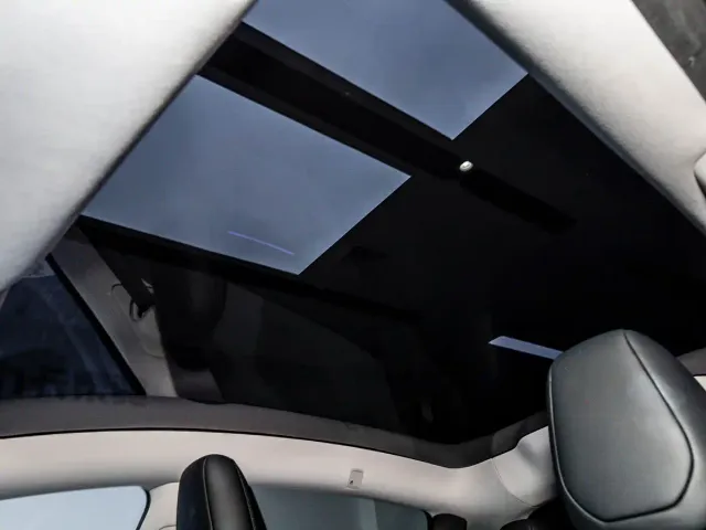 Tesla Model Y — Фото автомобиля 15