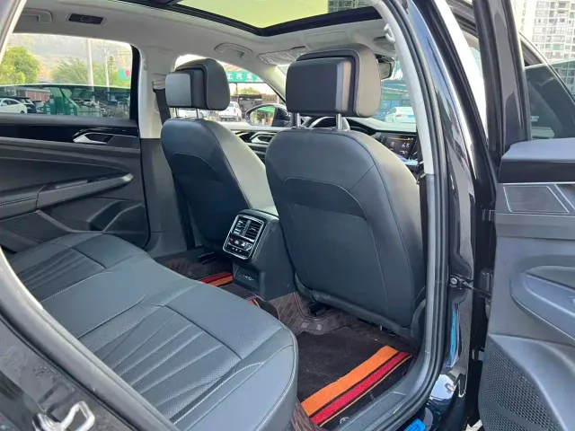 Volkswagen Passat — Фото автомобиля 11