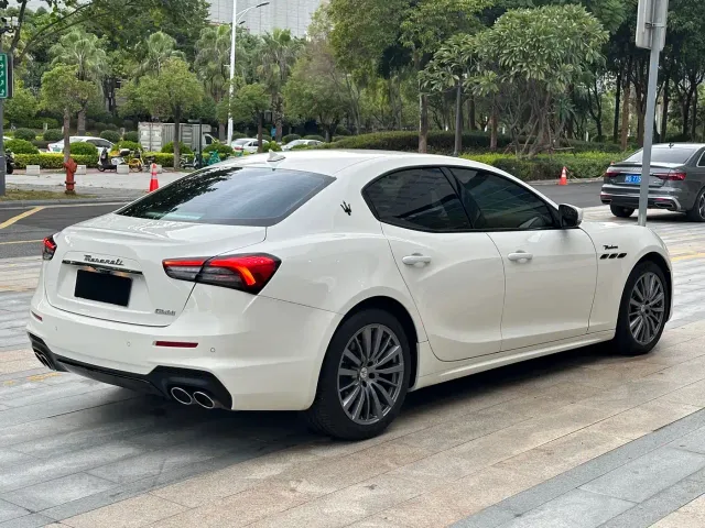Maserati Ghibli — Фото автомобиля 15