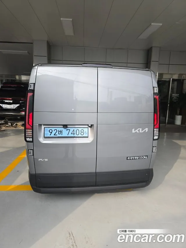 Kia PV5 — Фото автомобиля 2