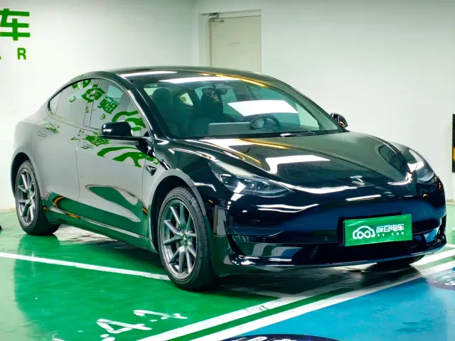 Tesla Model 3 — Фото автомобиля 5