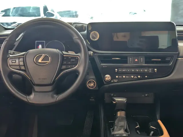 Lexus ES — Фото автомобиля 8