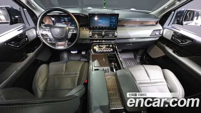Lincoln Navigator 4th Gen — Фото автомобиля 10