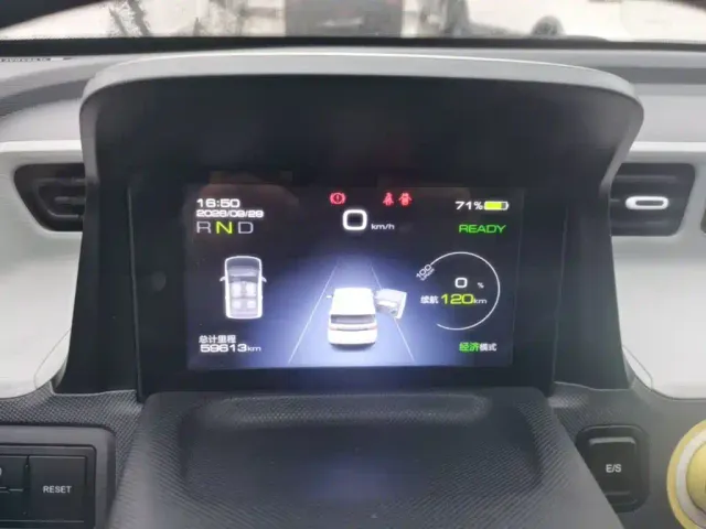 Wuling Hongguang Mini EV — Фото автомобиля 11
