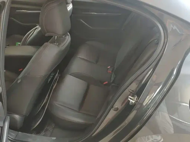 Mazda Axela — Фото автомобиля 16