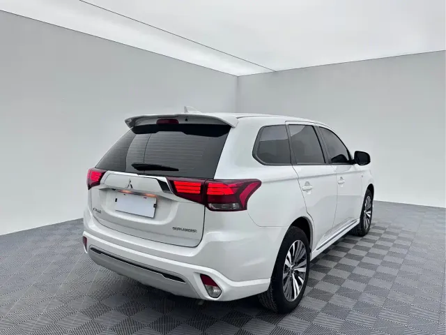 Mitsubishi Outlander — Фото автомобиля 6