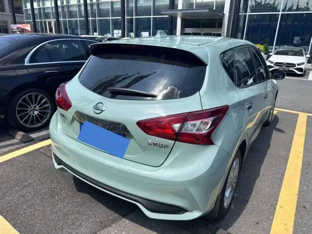 Nissan Tiida — Фото автомобиля 2